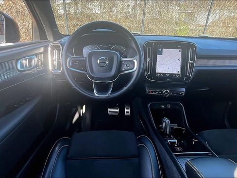 Used 2022 Volvo XC40 T5 R-Design w/ Advanced Package image 8