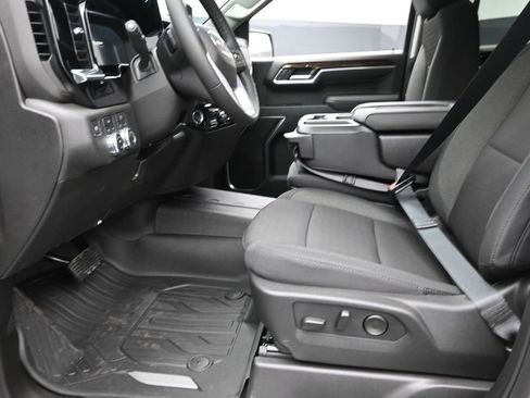 New 2026 GMC Sierra 1500 SLE w/ Preferred Package AWD/4WD image 16