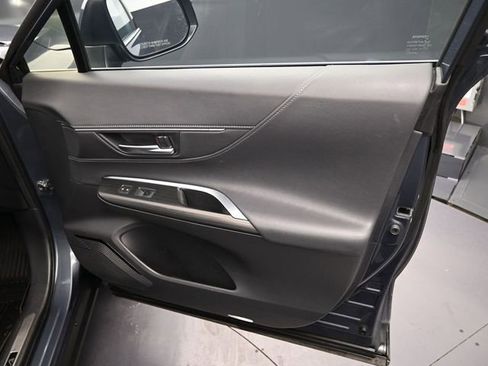 Used 2024 Toyota Venza XLE image 22