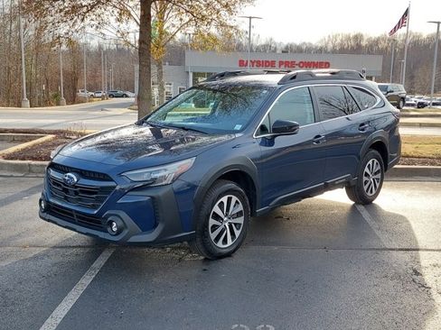 Used 2023 Subaru Outback Premium image 7