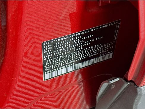 Used 2023 Volkswagen Taos SE w/ Panoramic Sunroof Package image 12