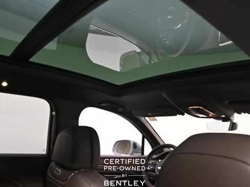 Used 2024 Bentley Bentayga Extended Wheelbase image 17