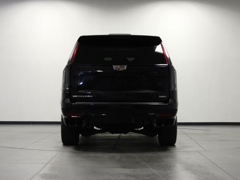 Used 2024 Cadillac Escalade ESV V w/ Heavy-Duty Trailer Package AWD/4WD image 5