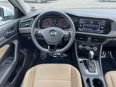 Used 2021 Volkswagen Jetta SE w/ SE Cold Weather Package image 14