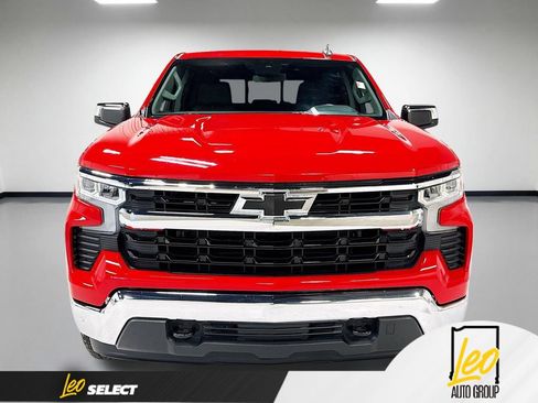Used 2024 Chevrolet Silverado 1500 LT AWD/4WD image 2