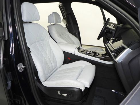 Used 2024 BMW X7 xDrive40i w/ M Sport Package AWD/4WD image 19