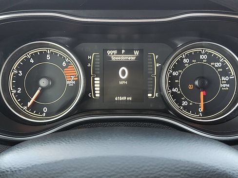 Used 2021 Jeep Cherokee Latitude FWD image 10