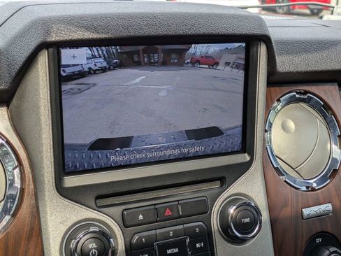 Used 2015 Ford F250 Lariat w/ Lariat Ultimate Package AWD/4WD image 21