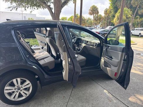 Used 2018 Kia Sportage LX w/ LX Popular Package FWD image 16