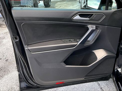 Used 2021 Volkswagen Tiguan SE w/ Panoramic Sunroof Package image 20