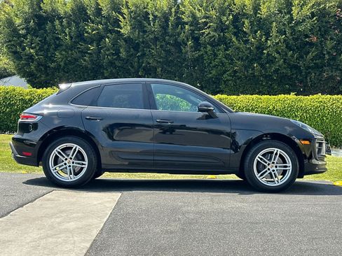 Certified 2025 Porsche Macan AWD/4WD image 9