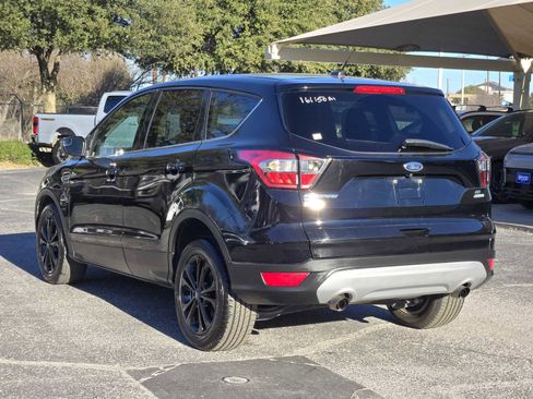 Used 2017 Ford Escape SE image 5