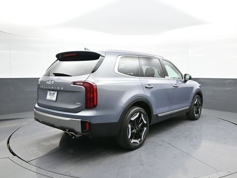Certified 2023 Kia Telluride S image 6