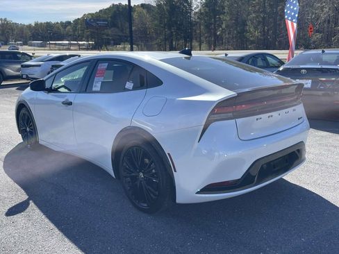 New 2026 Toyota Prius FWD image 3
