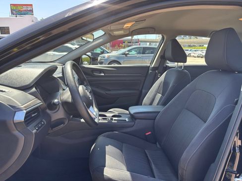 Used 2025 Nissan Altima 2.5 SV FWD image 22