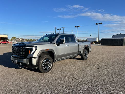 Used 2025 GMC Sierra 2500 Denali Ultimate AWD/4WD image 8