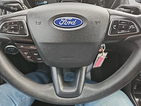 Used 2018 Ford Focus SE FWD image 24