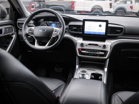 Used 2022 Ford Explorer XLT w/ Equipment Group 202A image 27