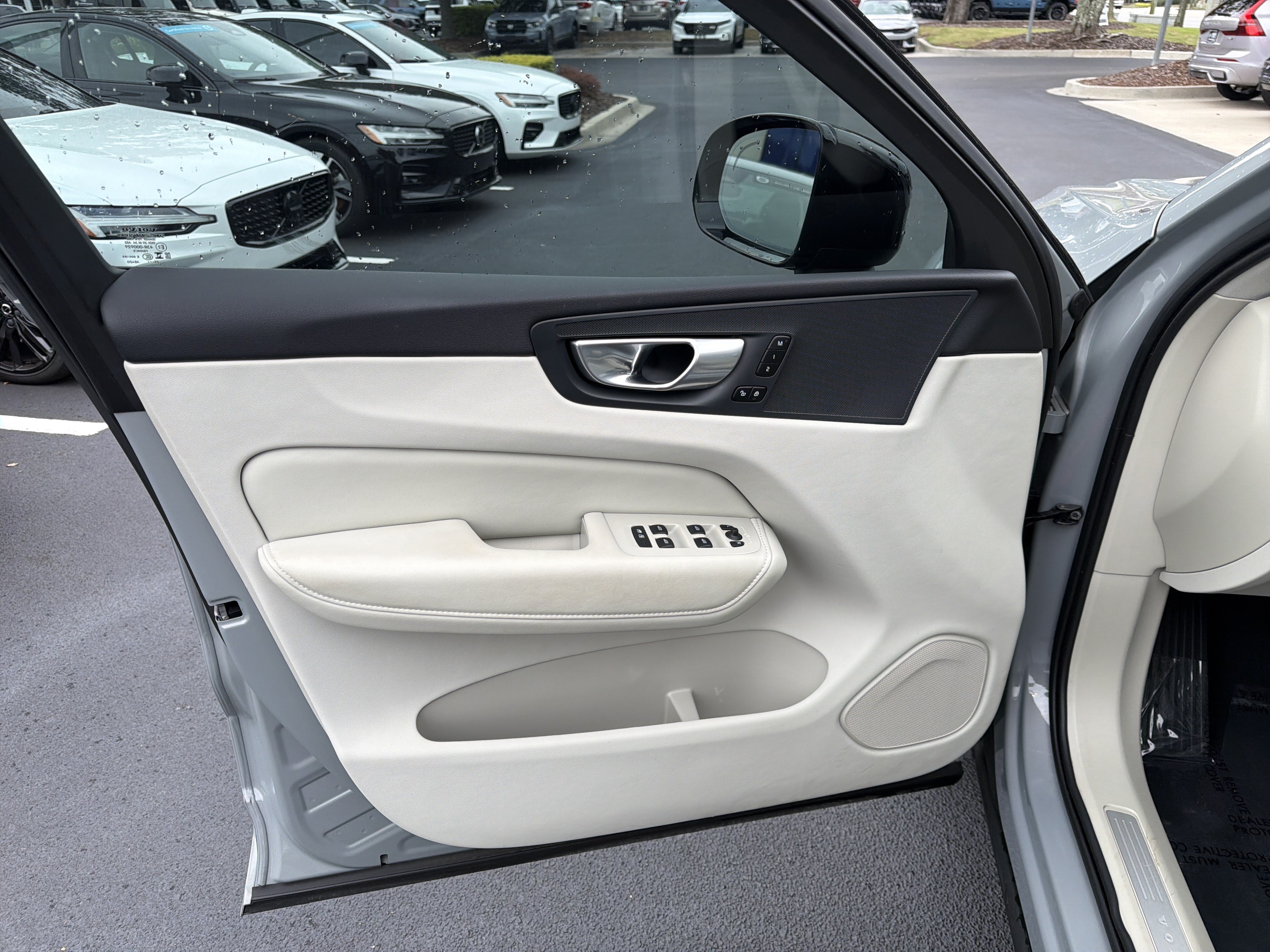 Used 2024 Volvo XC60 B5 Plus w/ Protection Package Premier AWD/4WD image 14