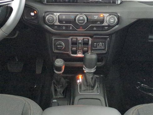 New 2025 Jeep Gladiator Sport image 19