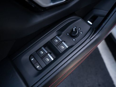 Used 2019 Lamborghini Urus AWD/4WD image 29