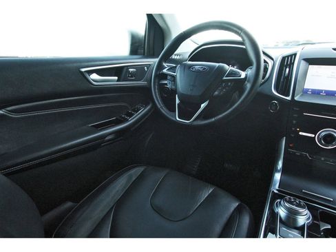 Used 2019 Ford Edge Titanium image 11