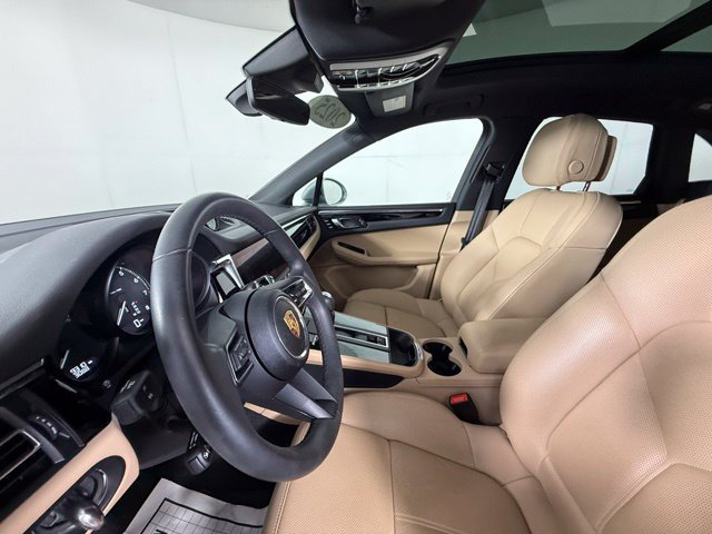 Used 2025 Porsche Macan AWD/4WD image 18