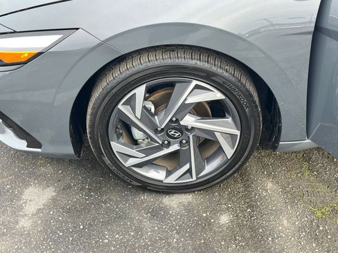 Used 2025 Hyundai Elantra SEL image 28