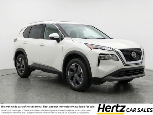 Used 2025 Nissan Rogue SV image 1