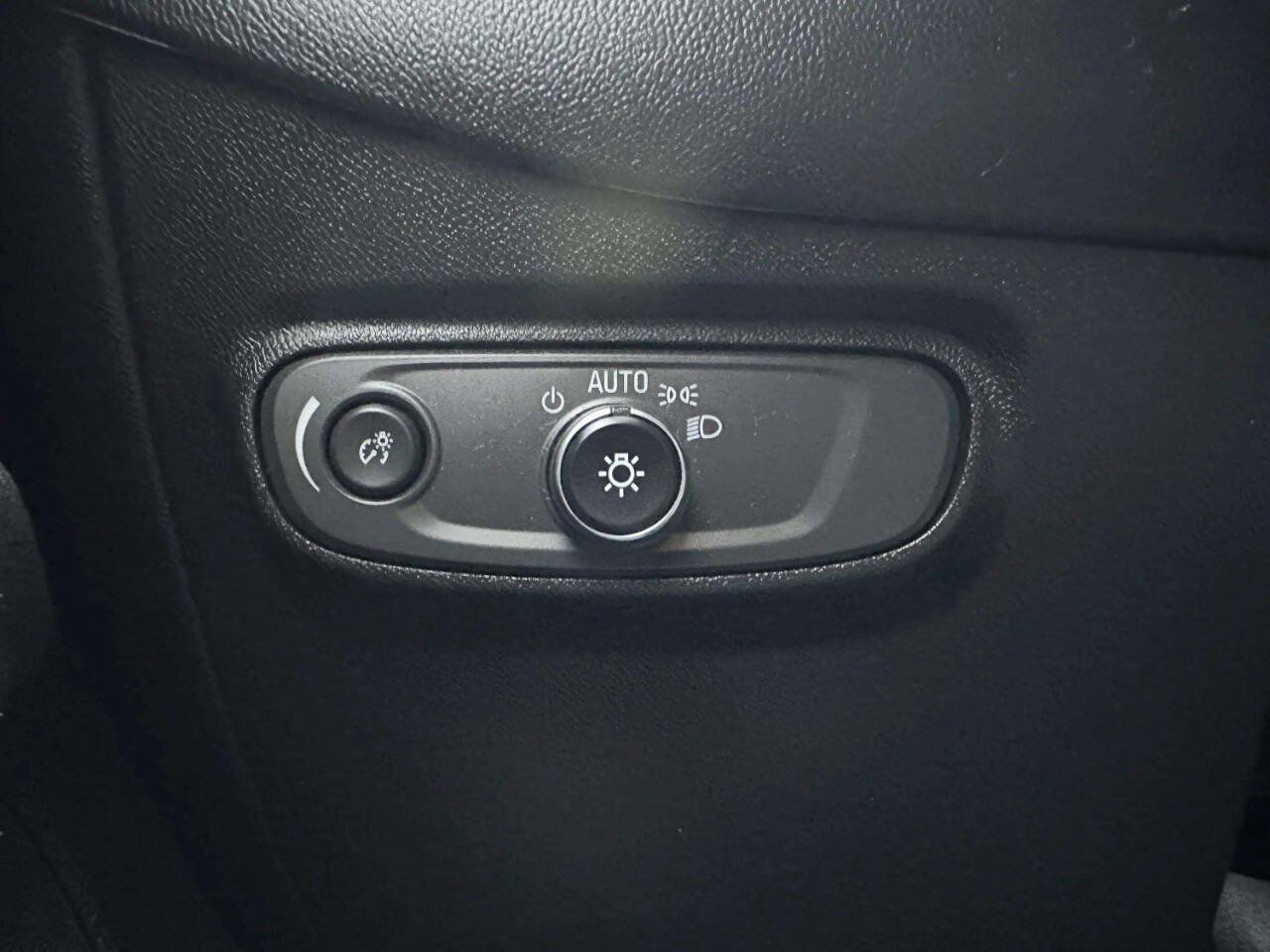 Used 2021 Chevrolet Equinox LT AWD/4WD image 25