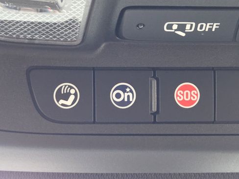 Used 2022 Chevrolet Traverse LT image 25