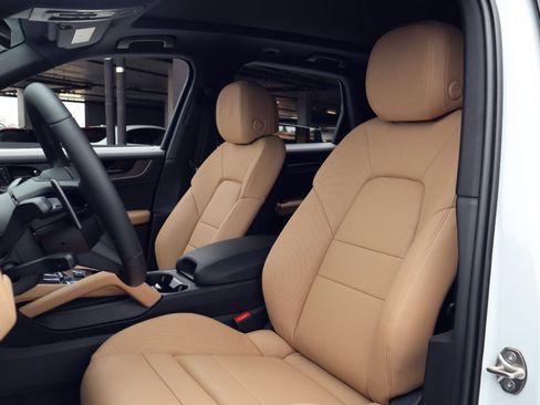 New 2026 Porsche Cayenne AWD/4WD image 5