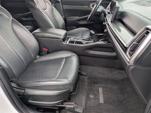 Used 2024 Kia Sorento S image 28