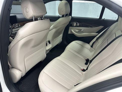 Used 2023 Mercedes-Benz E 350 4MATIC Sedan image 3