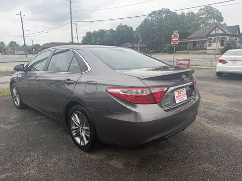 Used 2015 Toyota Camry SE FWD image 4