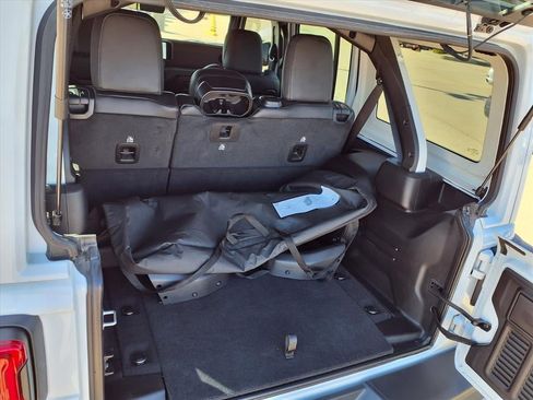 Certified 2025 Jeep Wrangler Unlimited Rubicon image 29