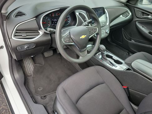 Used 2024 Chevrolet Malibu LT image 3