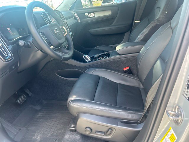 Used 2025 Volvo XC40 B5 Plus w/ Protection Package Premier AWD/4WD image 12