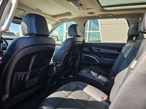 Used 2024 Kia Telluride SX w/ Towing Package AWD/4WD image 11