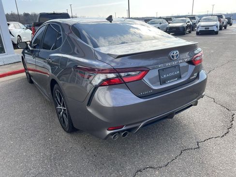 Used 2024 Toyota Camry SE image 10