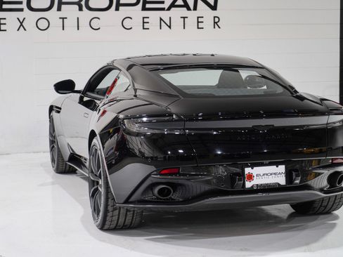Used 2023 Aston Martin DB11 V12 RWD image 37