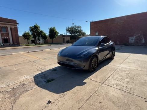 Used 2023 Tesla Model Y Long Range AWD/4WD image 4