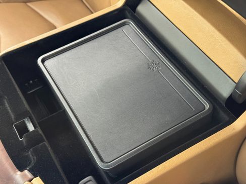 Used 2017 Cadillac Escalade ESV Platinum image 31