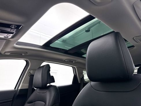 Certified 2025 Kia Sportage SX FWD image 3