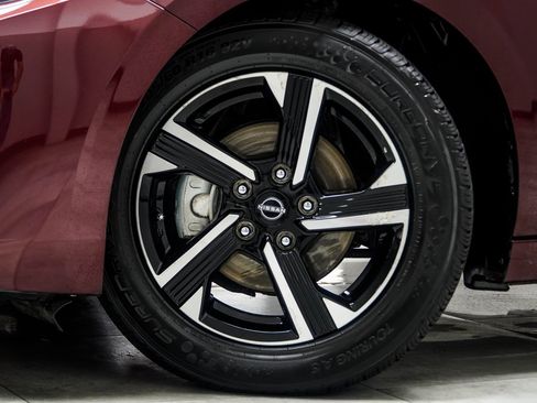 Used 2024 Nissan Sentra SV image 3