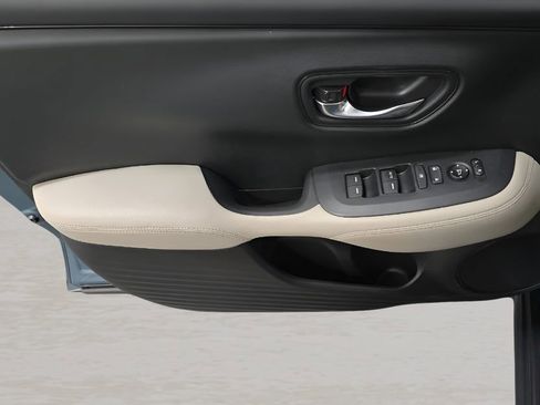 Used 2024 Honda HR-V LX image 9