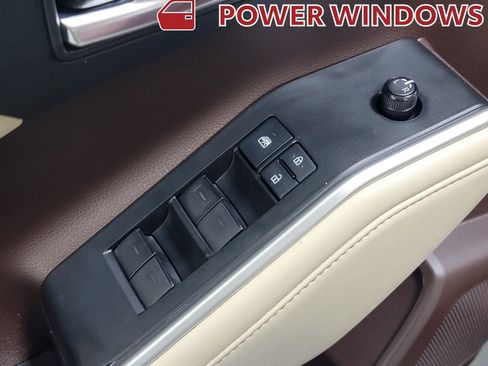 Used 2022 Toyota Highlander XLE image 26