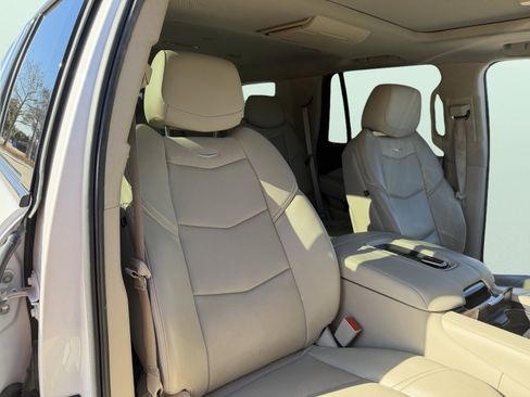 Used 2020 Cadillac Escalade Premium Luxury image 51