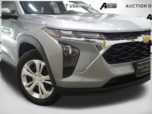 Used 2024 Chevrolet Trax LS FWD image 37