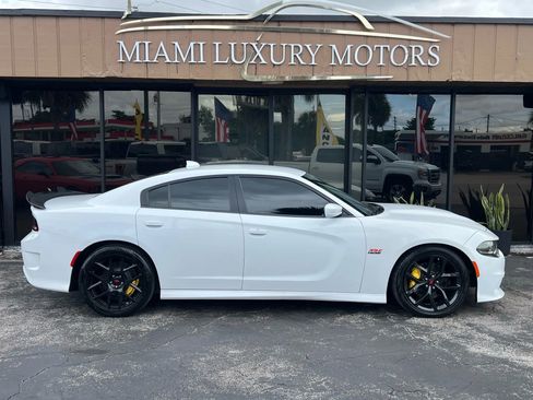 Used 2019 Dodge Charger Scat Pack image 1